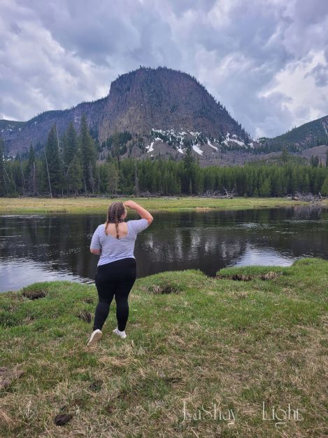 android photography of girl looking at mountain before lens compression hack