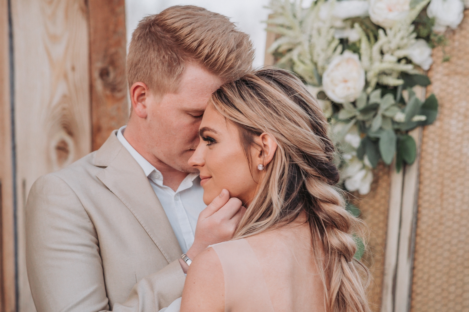 groom pressing forehead to bride