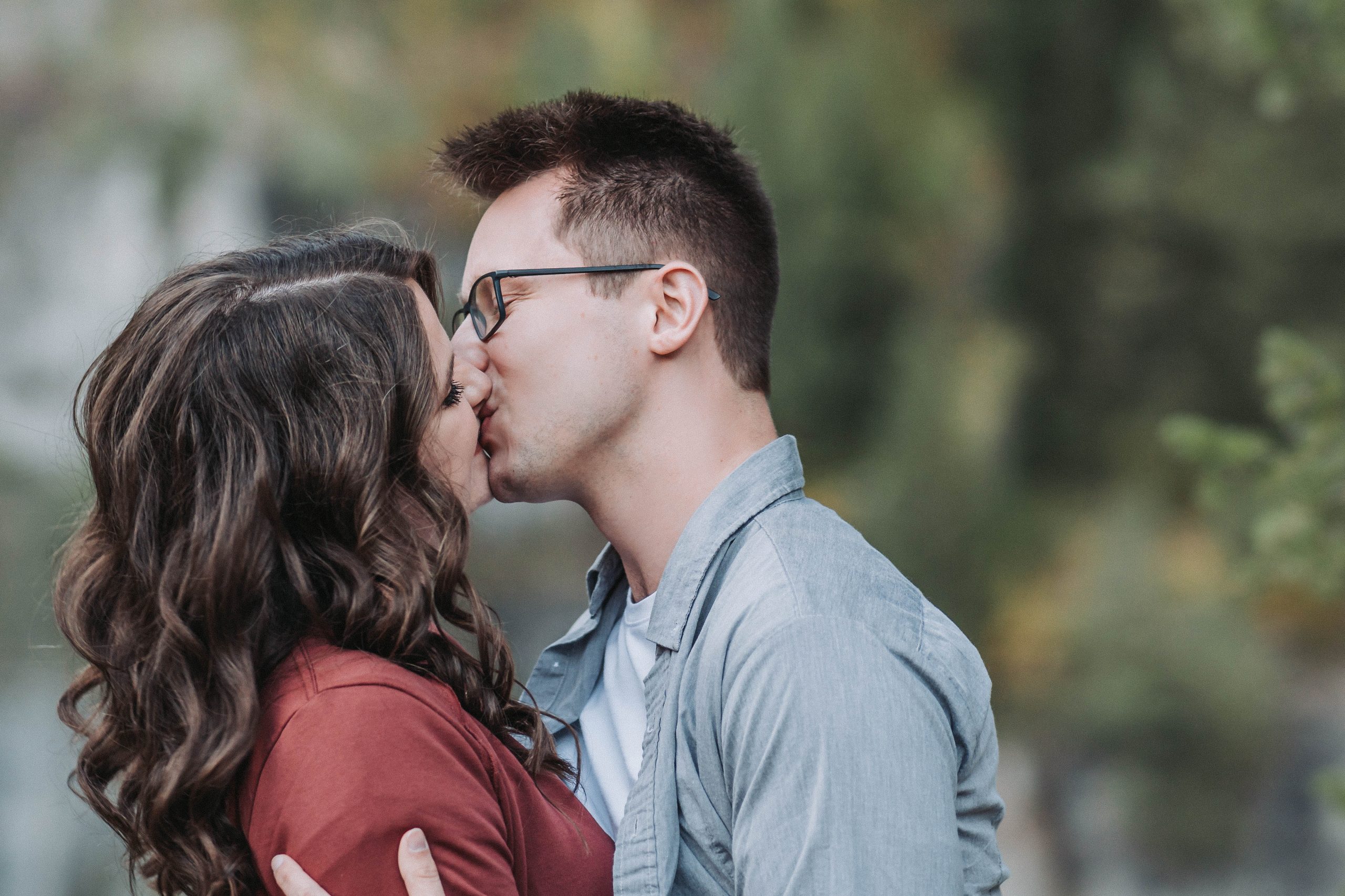 couples engagement kissing