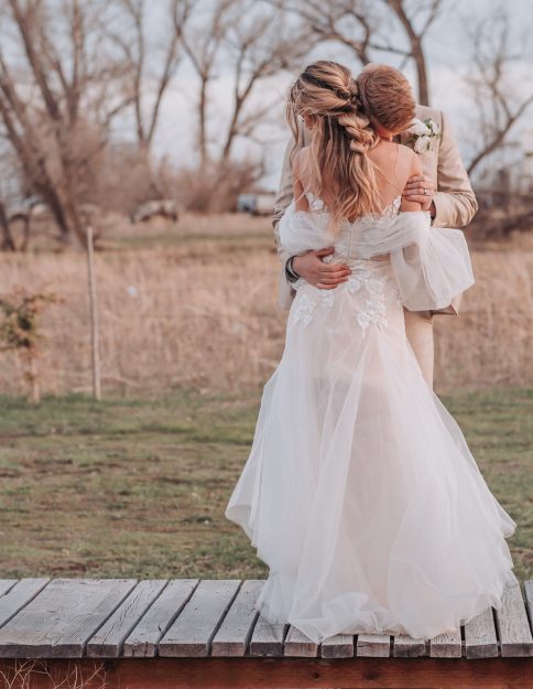 Elopement vs Wedding: What are the Pros and Cons?