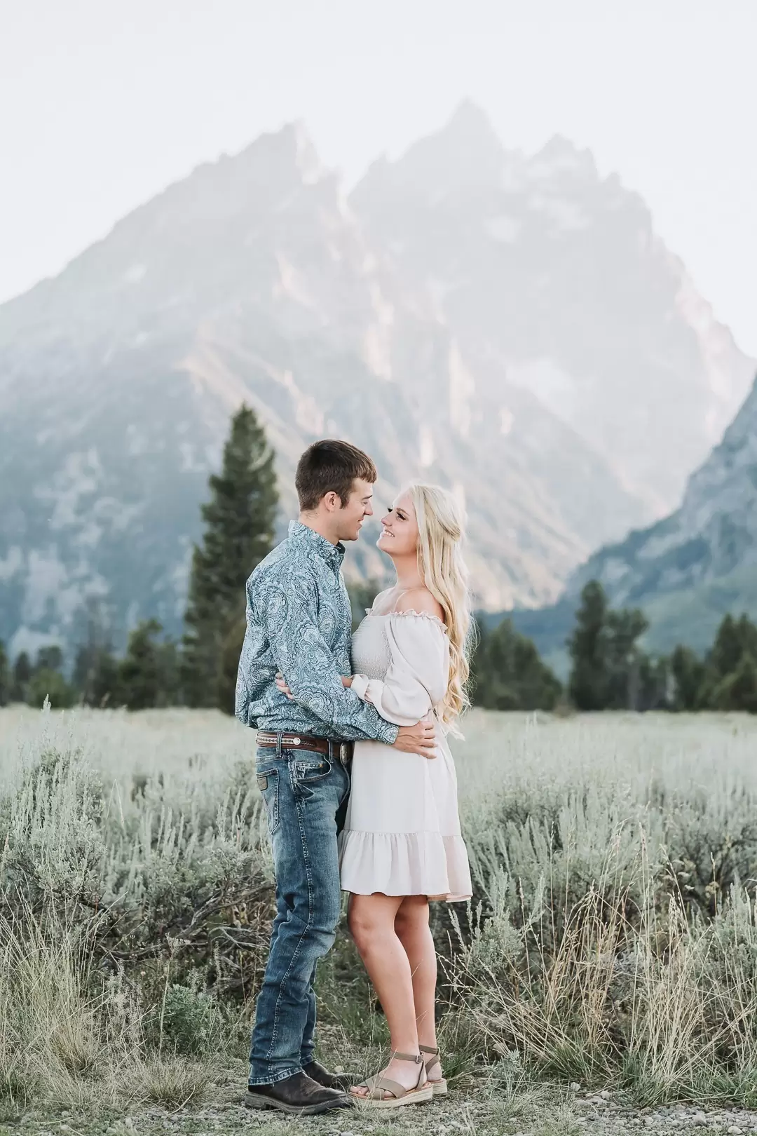 grand teton couples photography with mountains