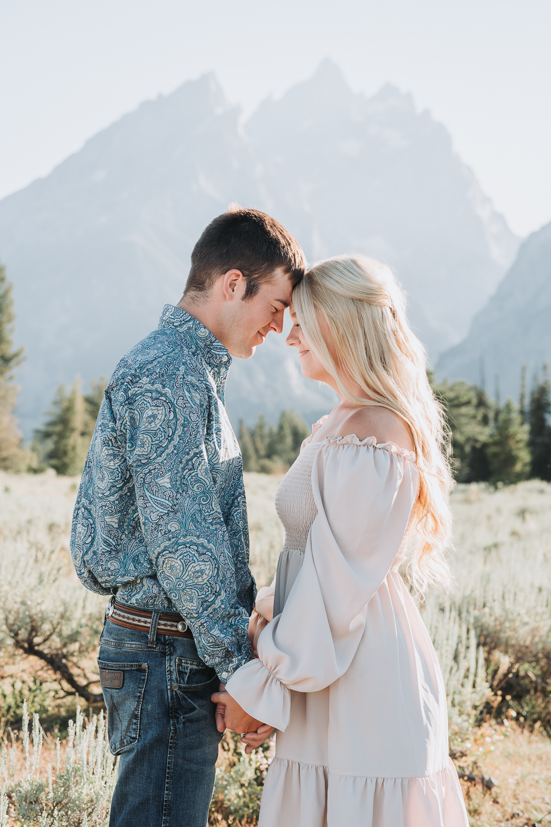 Grand Teton couples photography engagement with mountains