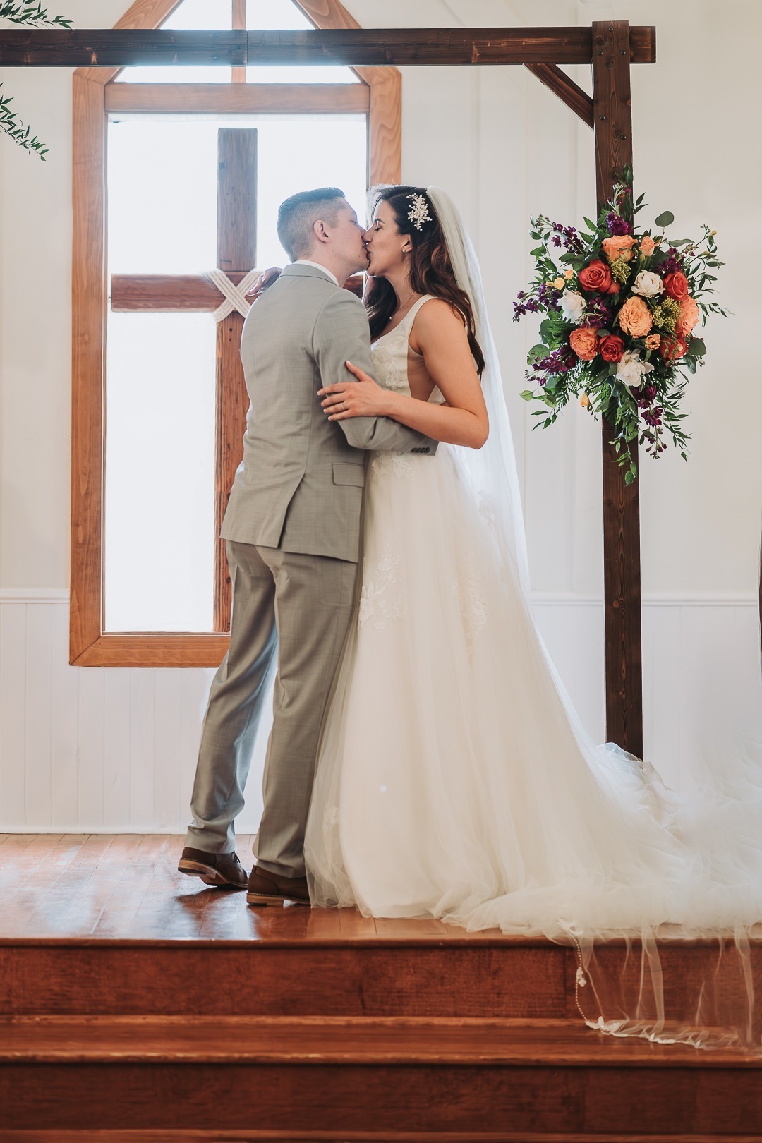 bride and groom kissing nampa wedding photographer